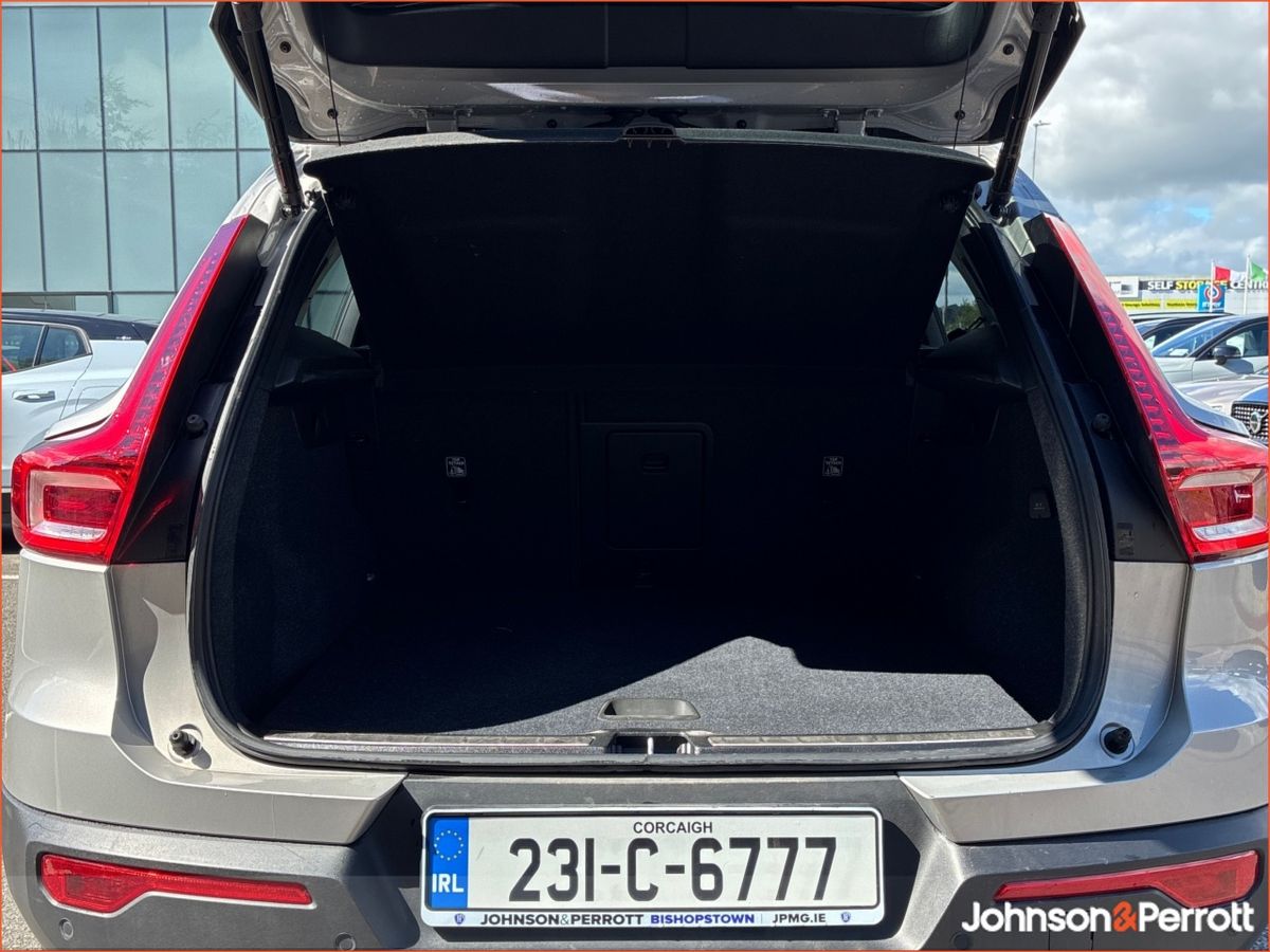 Volvo XC40 T4 Plug in Hybird Plus Bright (2 Years Volvo Selekt Warranty)