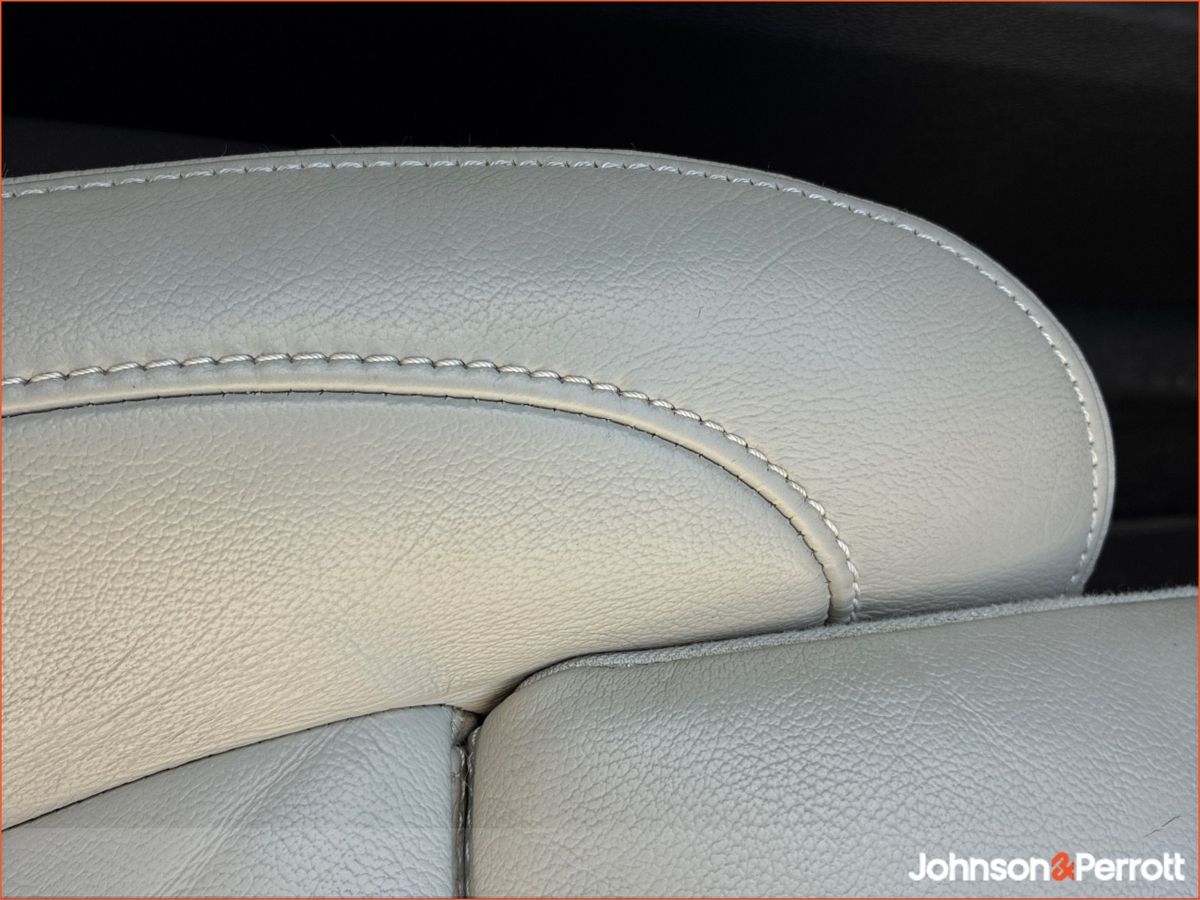 Volvo XC40 T4 Plug in Hybird Plus Bright (2 Years Volvo Selekt Warranty)