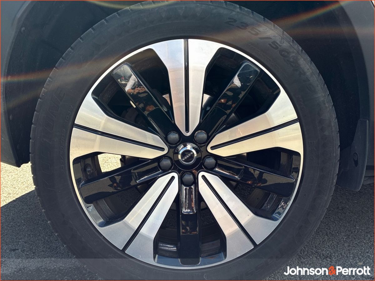 Volvo XC40 T4 Plug in Hybird Plus Bright (2 Years Volvo Selekt Warranty)