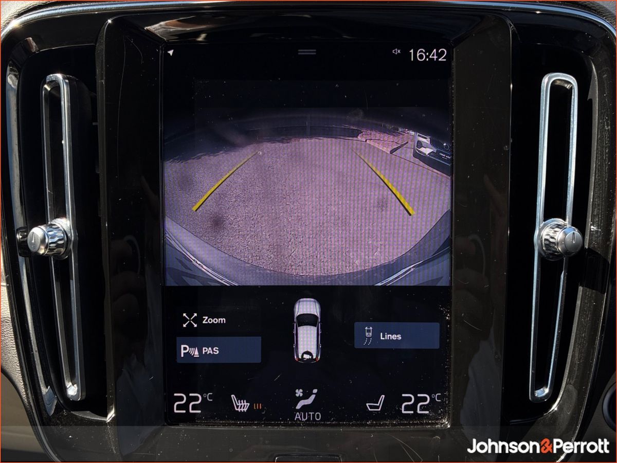Volvo XC40 T4 Plug in Hybird Plus Bright (2 Years Volvo Selekt Warranty)