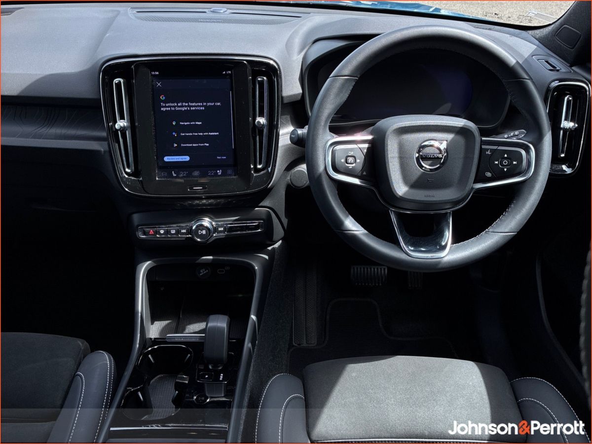 Volvo XC40 231hp 69 kWh Ultimate (Two Year Volvo Selekt Warranty + Two Year Volvo Service Plan)