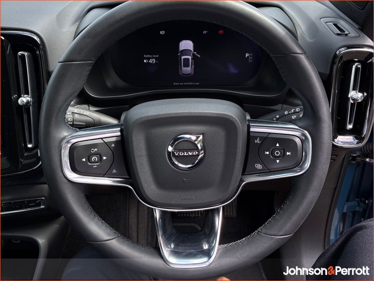 Volvo XC40 231hp 69 kWh Ultimate (Two Year Volvo Selekt Warranty + Two Year Volvo Service Plan)
