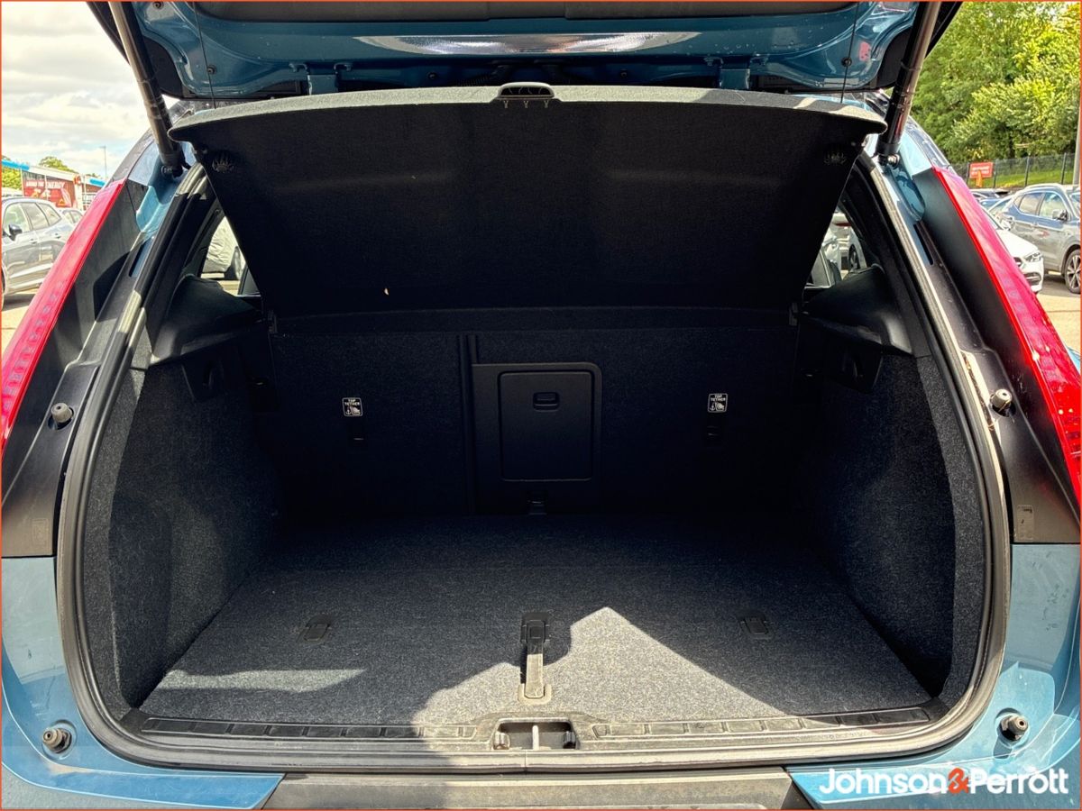 Volvo XC40 231hp 69 kWh Ultimate (Two Year Volvo Selekt Warranty + Two Year Volvo Service Plan)