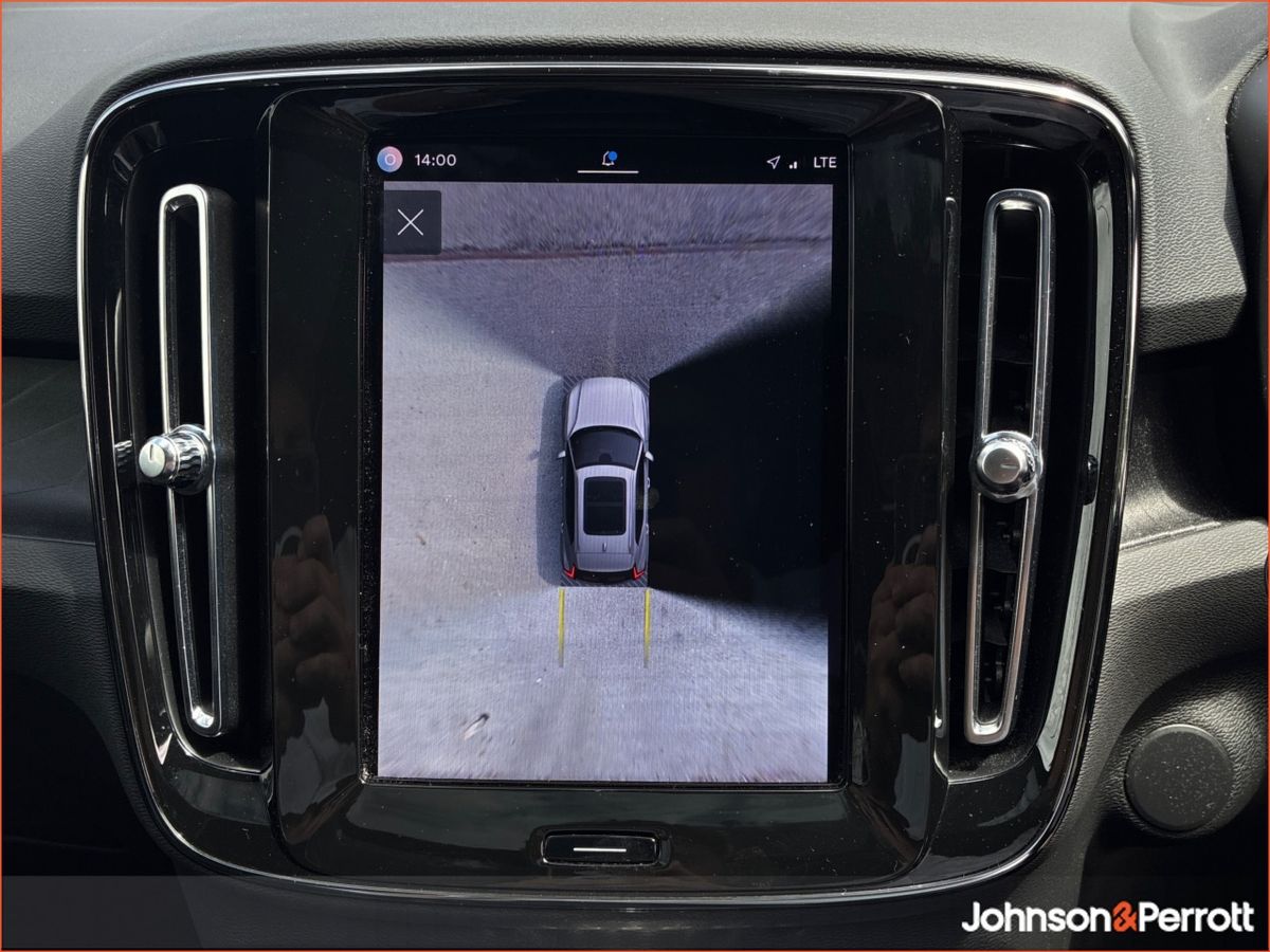 Volvo XC40 231hp 69 kWh Ultimate (Two Year Volvo Selekt Warranty + Two Year Volvo Service Plan)