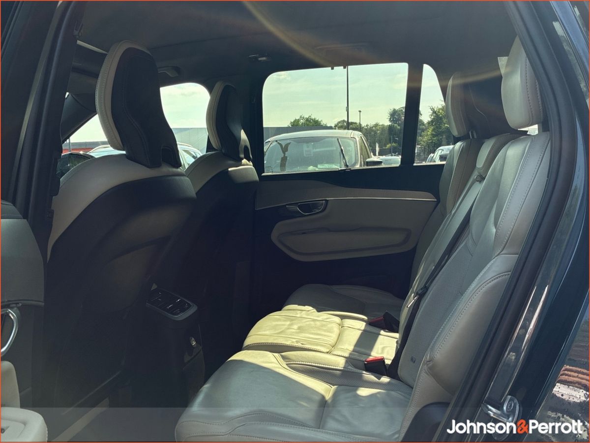 Volvo XC90 T8 PHEV 455hp Plus (Dark Theme)