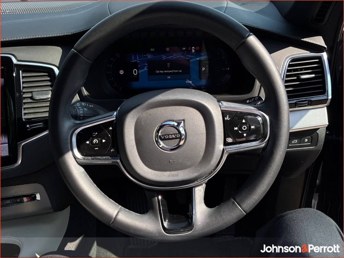 Volvo XC90 T8 PHEV 455hp Plus (Dark Theme)