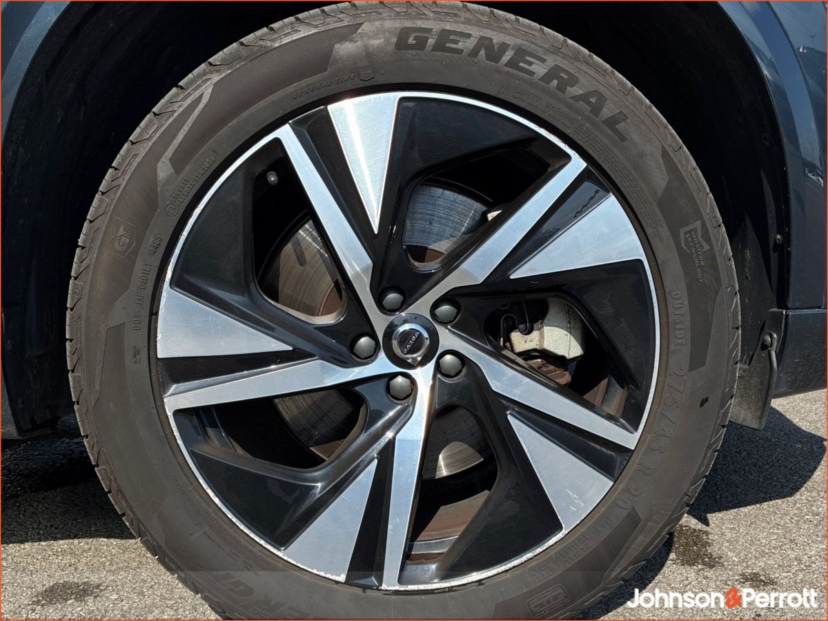 Volvo XC90 T8 PHEV 455hp Plus (Dark Theme)