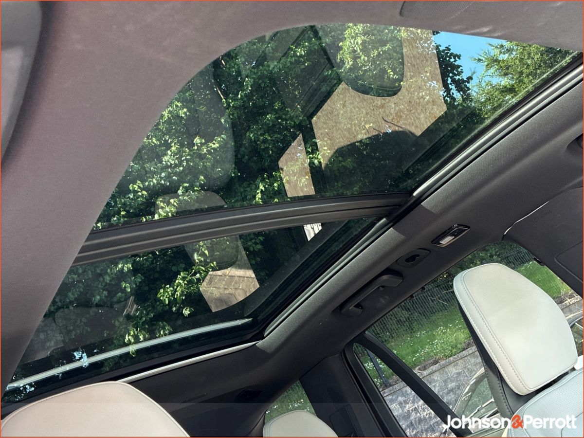 Volvo XC90 T8 PHEV 455hp Plus (Dark Theme)