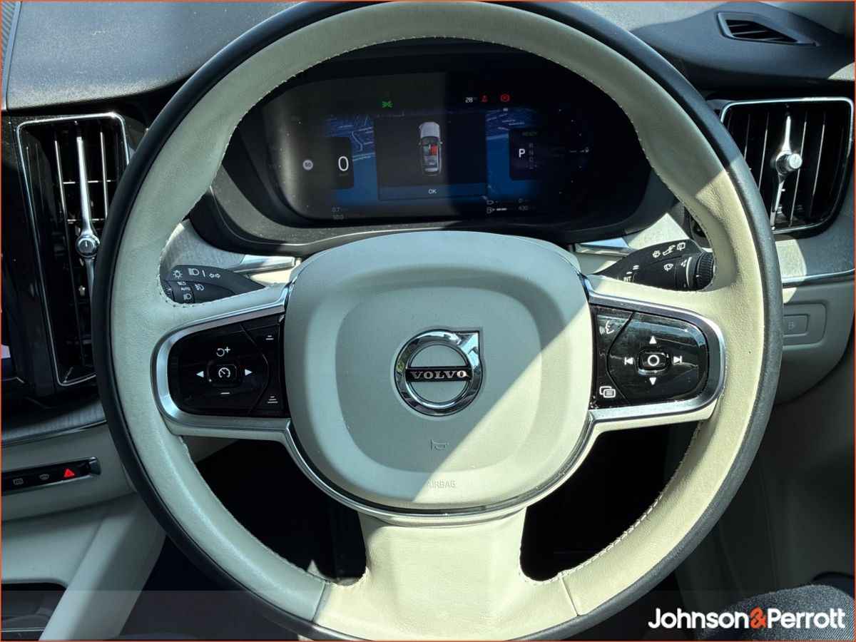 Volvo XC60 T6 PHEV 350hp Plus Bright -  (Two Year Selekt Warranty  + Two Year Service Plan)