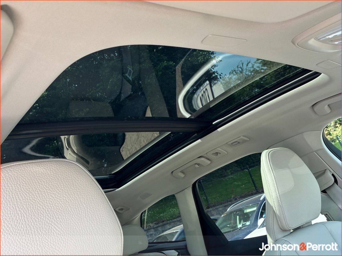 Volvo XC60 T6 PHEV 350hp Plus Bright -  (Two Year Selekt Warranty  + Two Year Service Plan)
