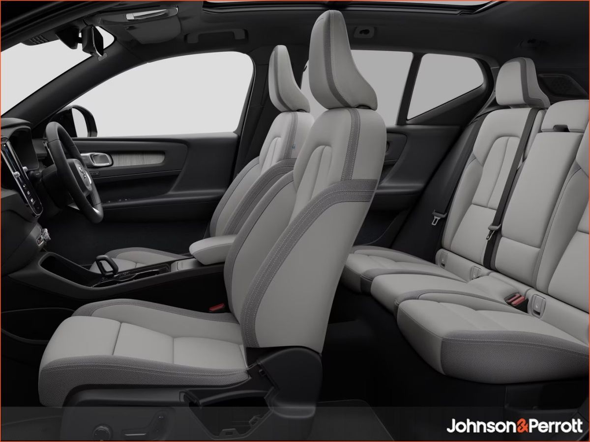 Volvo EX40 82 kWh Extended Range Ultra - Onyx Black - Dawn Fusion - Immediate Delivery