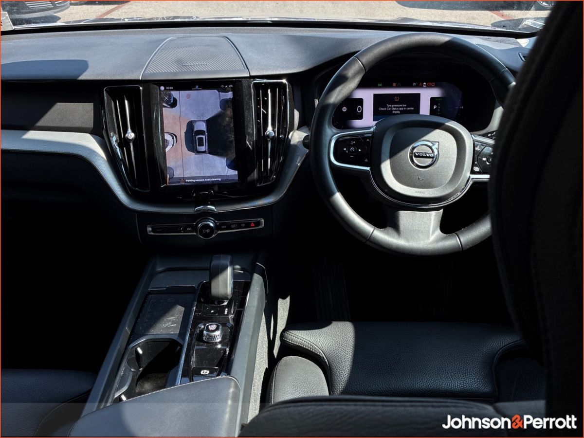 Volvo XC60 T6 AWD 350hp Plus Dark (Two Year Volvo Selekt Warranty & Two Year Service Plan)