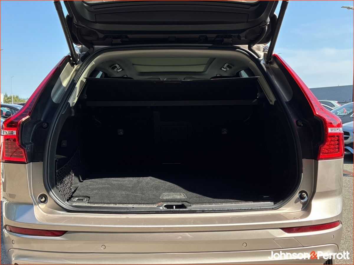 Volvo XC60 T6 AWD 350hp Plus Dark (Two Year Volvo Selekt Warranty & Two Year Service Plan)