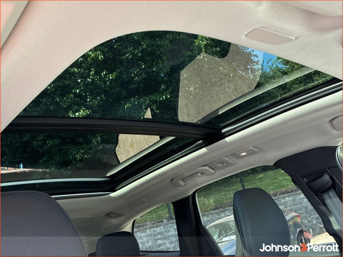 Volvo XC60 T6 AWD 350hp Plus Dark (Two Year Volvo Selekt Warranty & Two Year Service Plan)