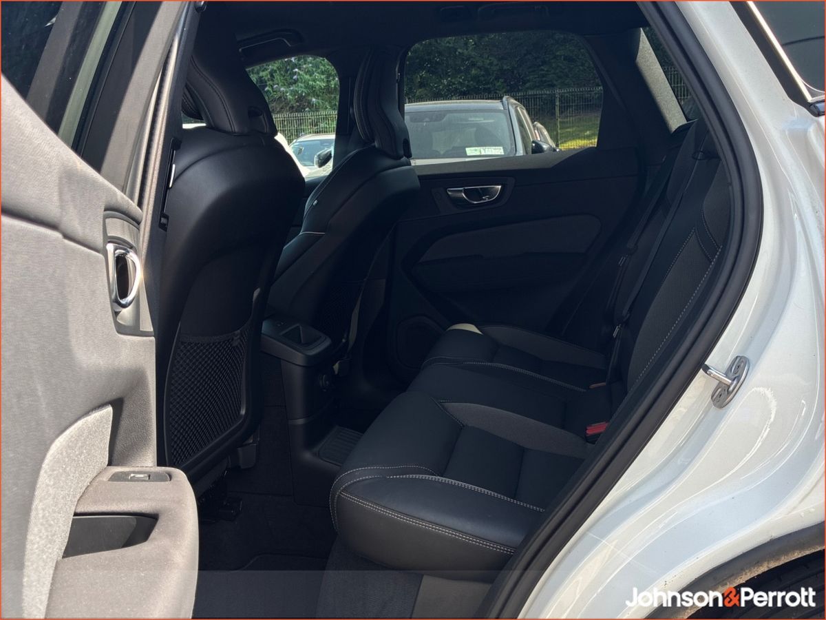 Volvo XC60 T6 350bhp AWD PHEV Plus Black Edition  (Four Year Volvo Selekt Warranty / Two Year Service Plan)