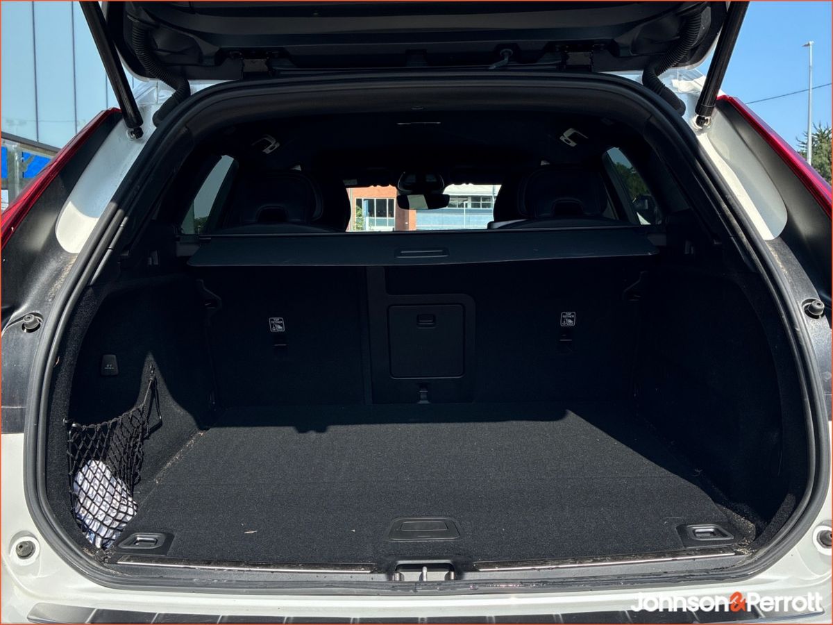 Volvo XC60 T6 350bhp AWD PHEV Plus Black Edition  (Four Year Volvo Selekt Warranty / Two Year Service Plan)