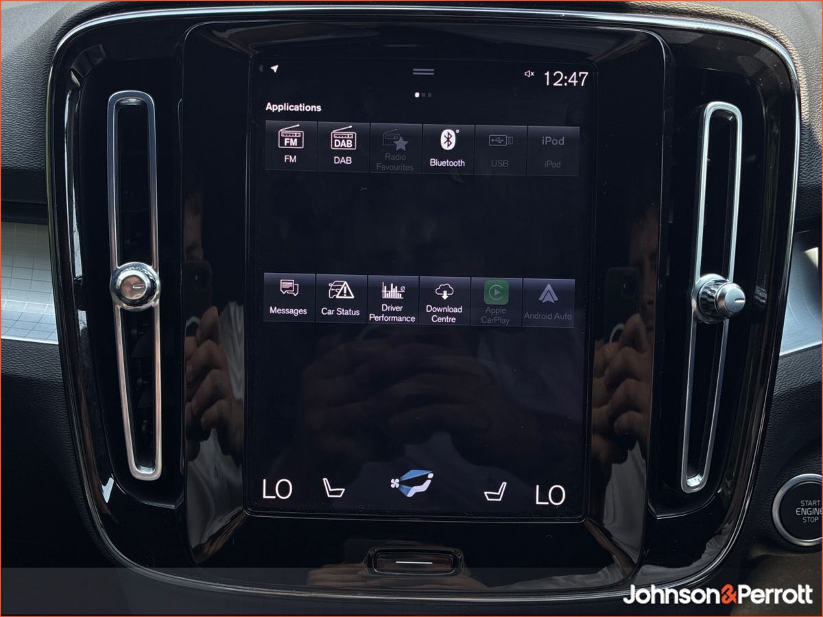 Volvo XC40 T4 211bhp PHEV Plus Dark (Two Year Volvo Selekt Warranty + Two Year Volvo Service Plan)