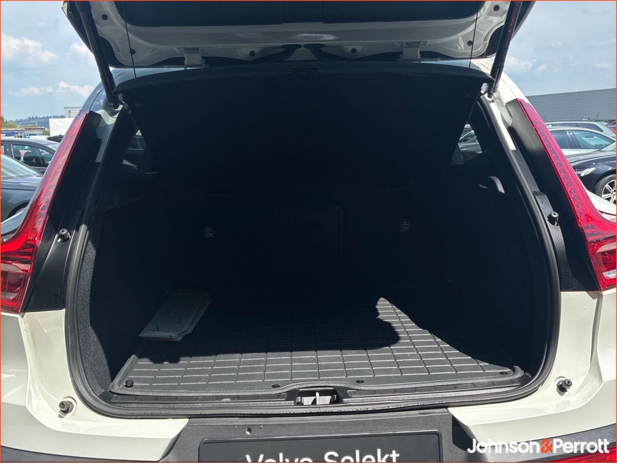 Volvo XC40 T4 211bhp PHEV Plus Dark (Two Year Volvo Selekt Warranty + Two Year Volvo Service Plan)