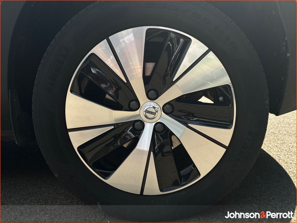 Volvo XC40 T4 211bhp PHEV Plus Dark (Two Year Volvo Selekt Warranty + Two Year Volvo Service Plan)