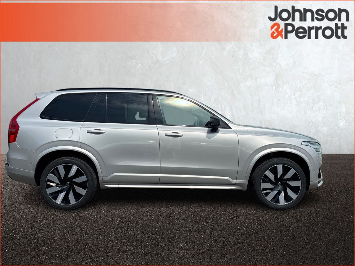 Volvo XC90 T8 PHEV AWD Plus Dark  (Four Year Volvo Selekt Warranty / Two Year Service Plan)