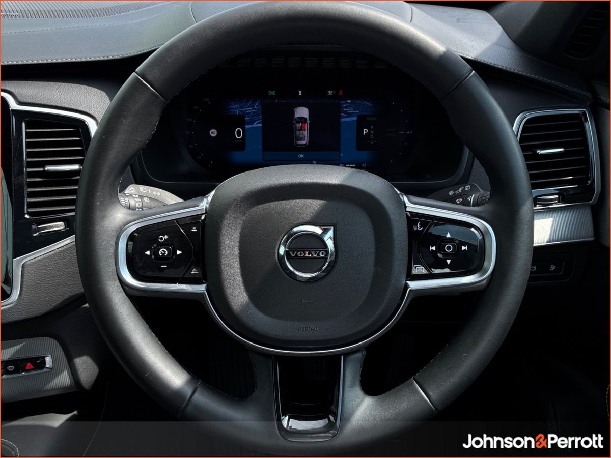 Volvo XC90 T8 PHEV AWD Plus Dark  (Four Year Volvo Selekt Warranty / Two Year Service Plan)