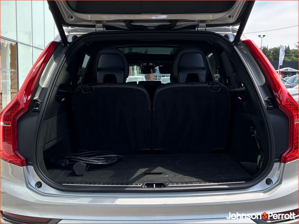 Volvo XC90 T8 PHEV AWD Plus Dark  (Four Year Volvo Selekt Warranty / Two Year Service Plan)