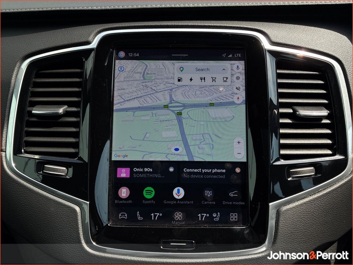 Volvo XC90 T8 PHEV AWD Plus Dark  (Four Year Volvo Selekt Warranty / Two Year Service Plan)