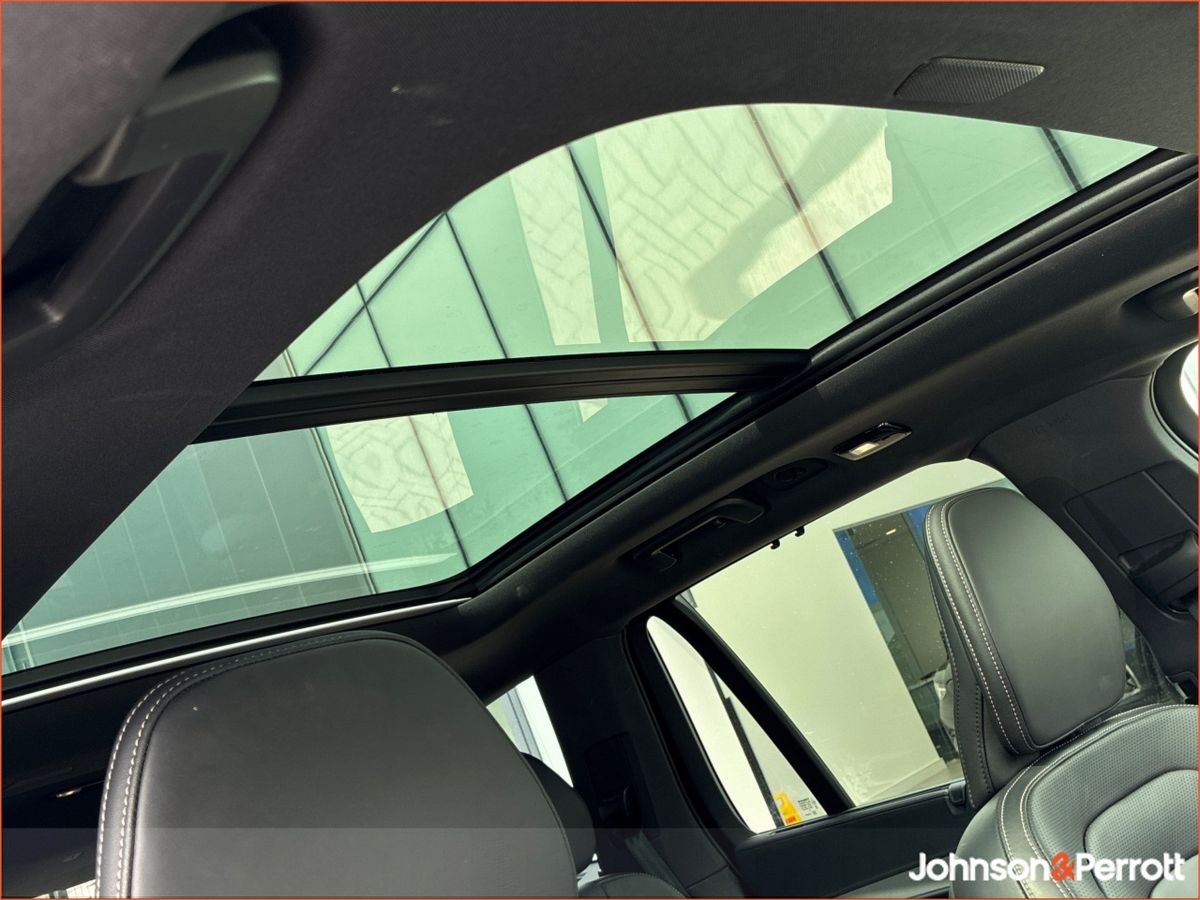 Volvo XC90 T8 PHEV AWD Plus Dark  (Four Year Volvo Selekt Warranty / Two Year Service Plan)