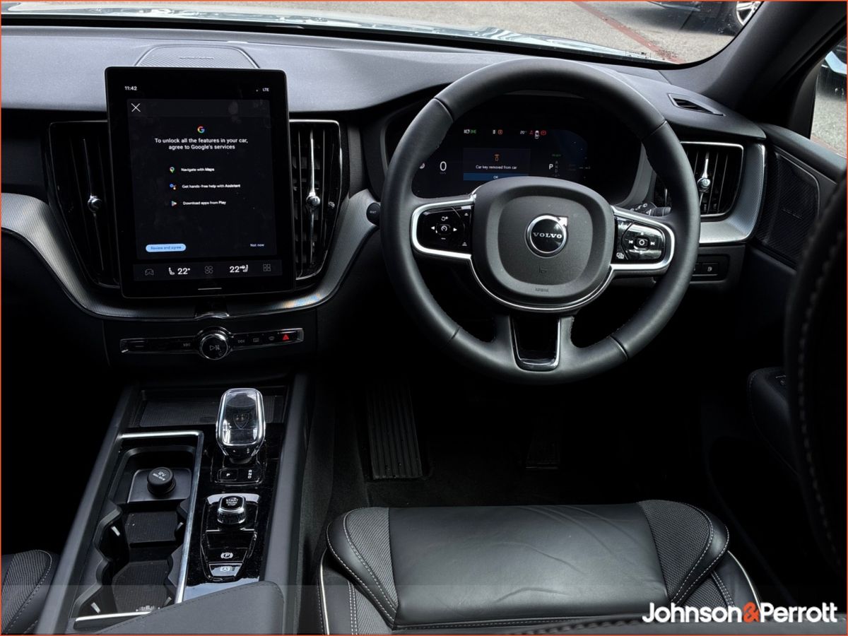 Volvo XC60 T6 AWD PHEV Plus Black Edition (Two Year Volvo Selekt Warranty / Two Year Service Plan)
