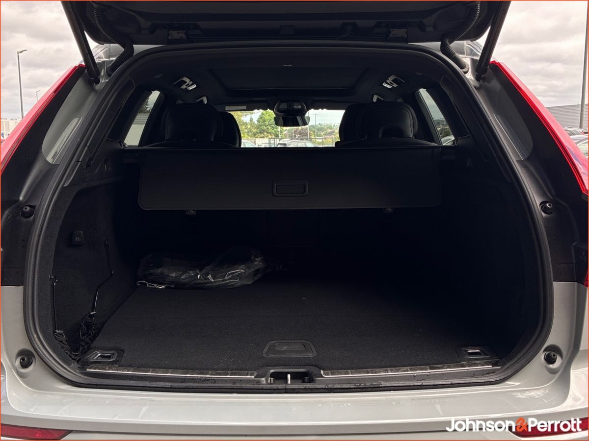Volvo XC60 T6 AWD PHEV Plus Black Edition (Two Year Volvo Selekt Warranty / Two Year Service Plan)