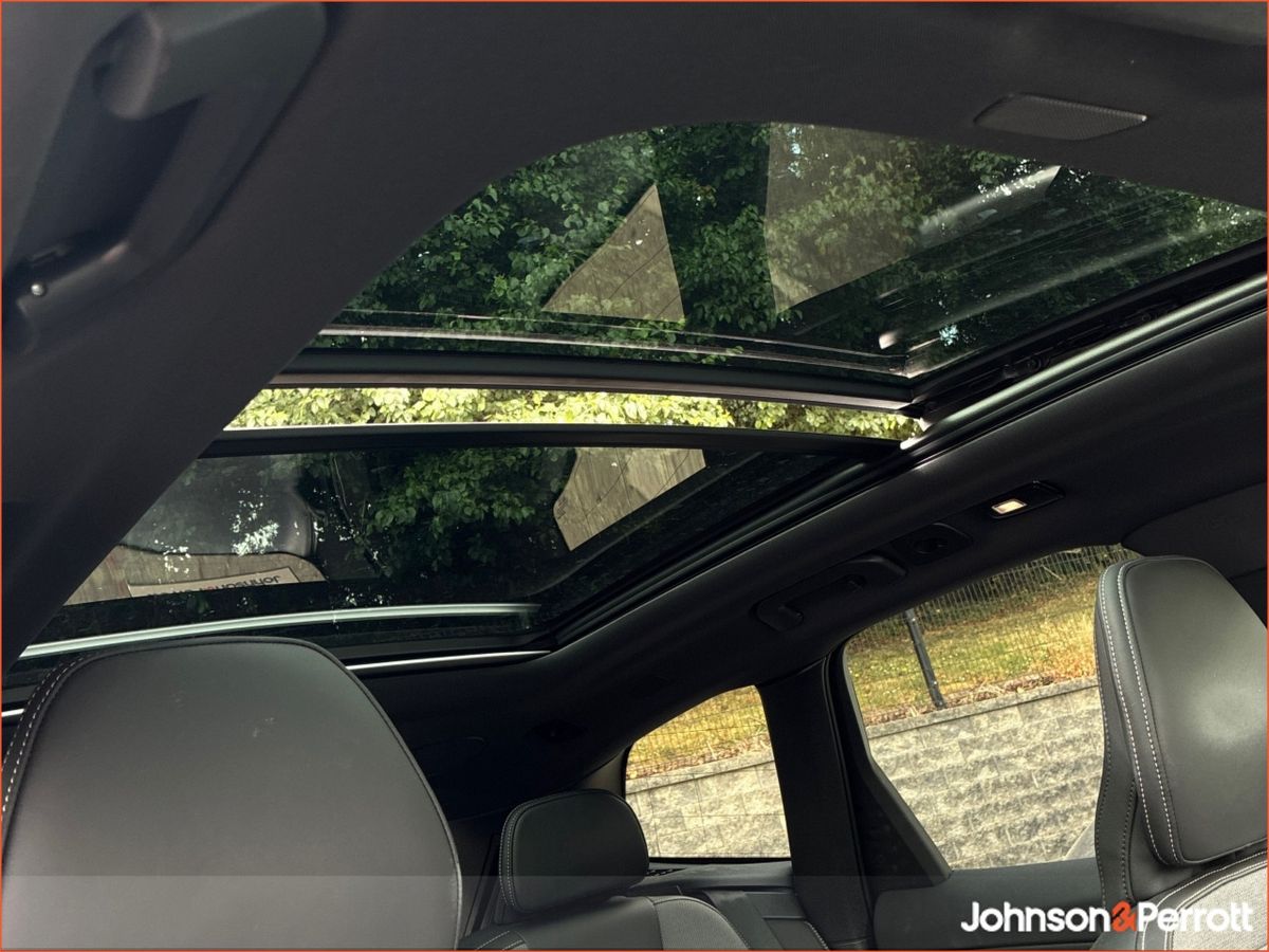 Volvo XC60 T6 AWD PHEV Plus Black Edition (Two Year Volvo Selekt Warranty / Two Year Service Plan)