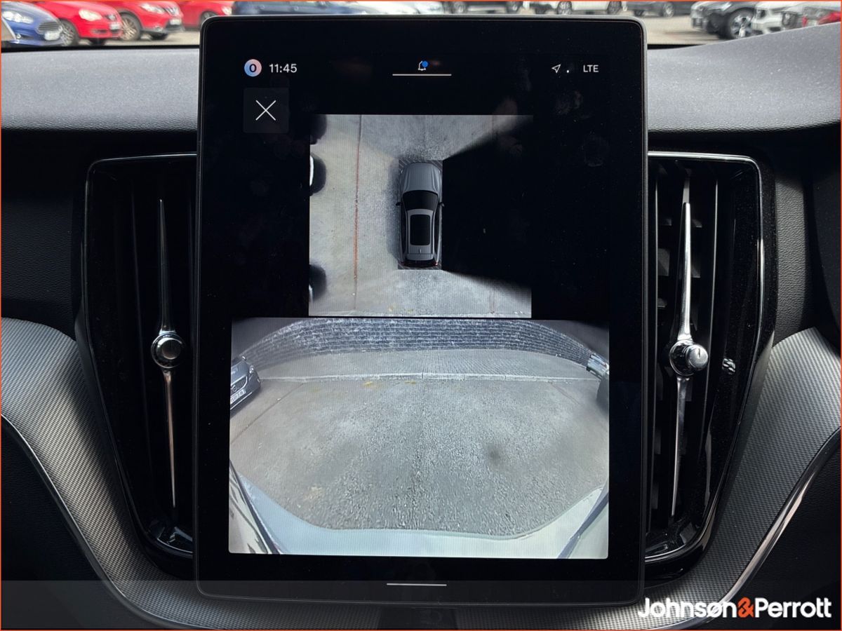 Volvo XC60 T6 AWD PHEV Plus Black Edition (Two Year Volvo Selekt Warranty / Two Year Service Plan)