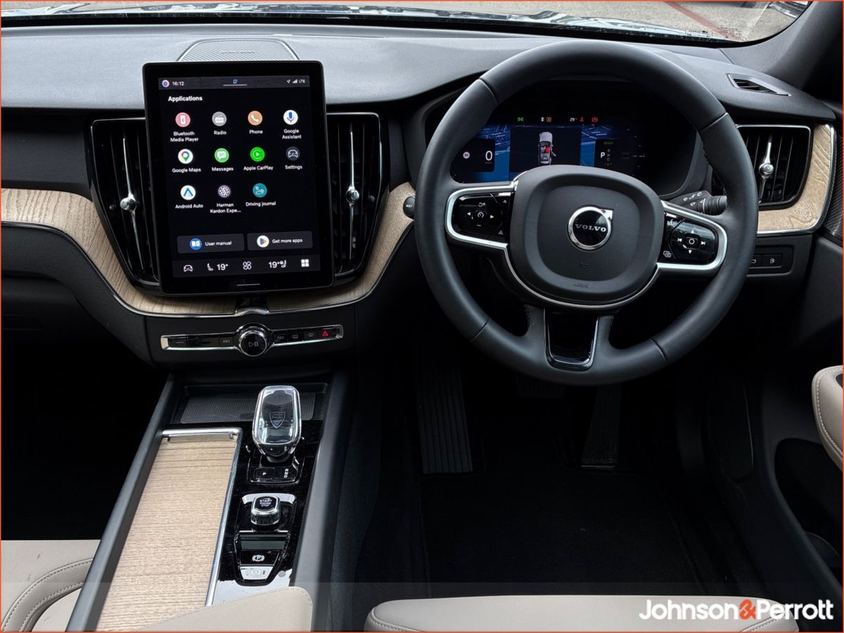 Volvo XC60 T6 AWD PHEV Plus Bright  (Four Year Volvo Selekt Warranty / Two Year Service Plan)