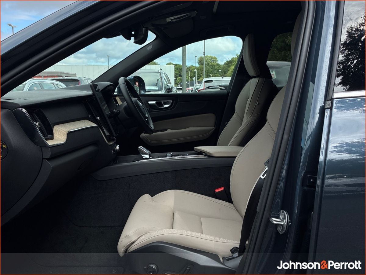 Volvo XC60 T6 AWD PHEV Plus Bright  (Four Year Volvo Selekt Warranty / Two Year Service Plan)