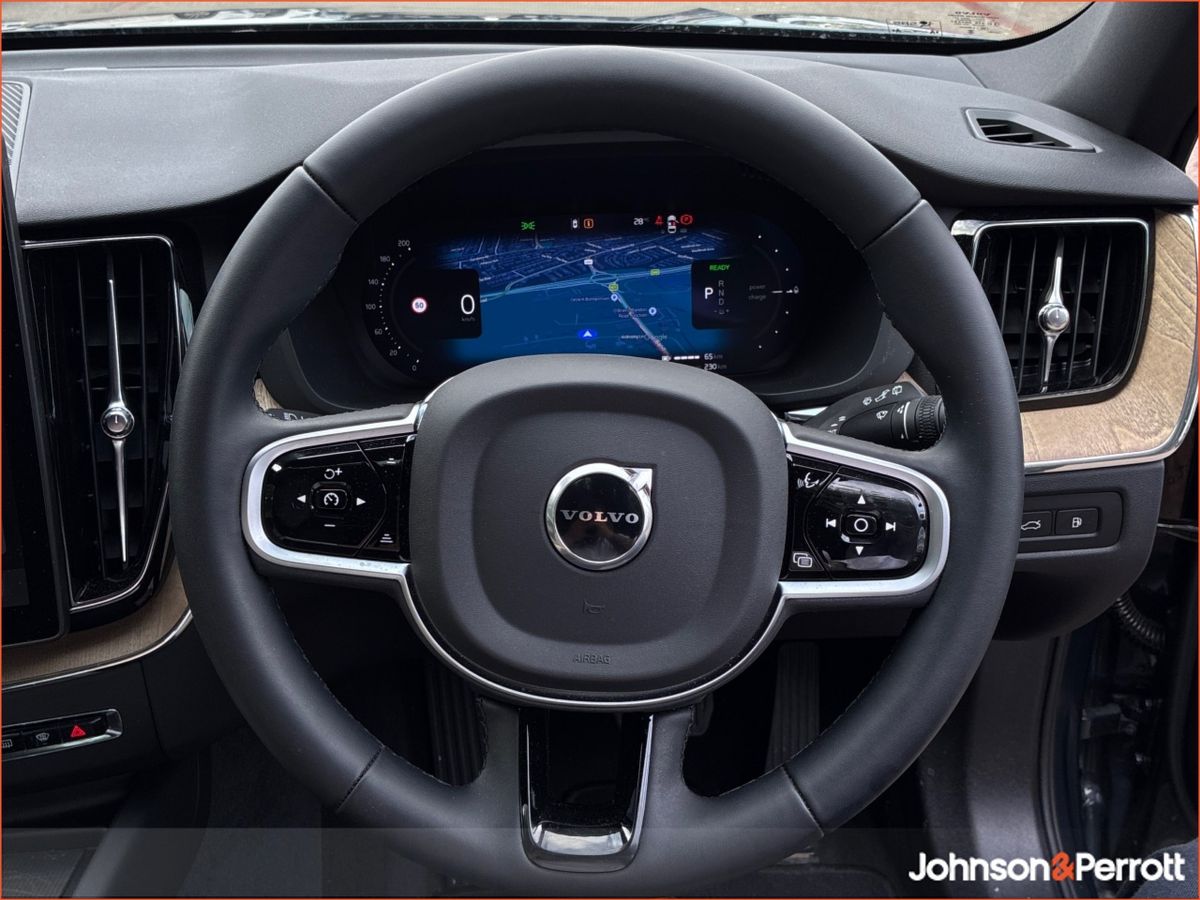 Volvo XC60 T6 AWD PHEV Plus Bright  (Four Year Volvo Selekt Warranty / Two Year Service Plan)