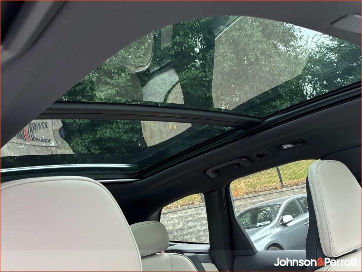 Volvo XC60 T6 AWD PHEV Plus Bright  (Four Year Volvo Selekt Warranty / Two Year Service Plan)