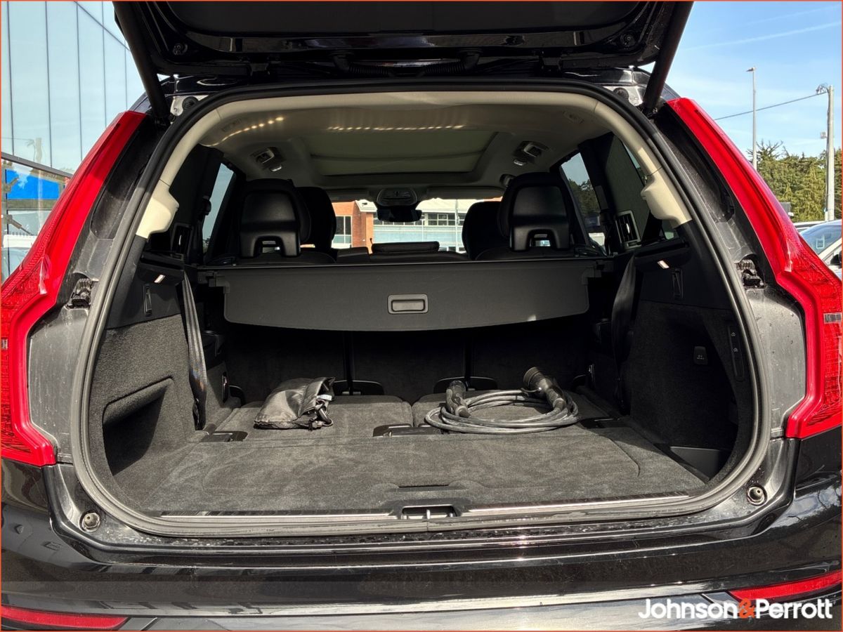 Volvo XC90 T8 455hp AWD Ultimate Dark - Two Year Volvo Selekt Warranty
