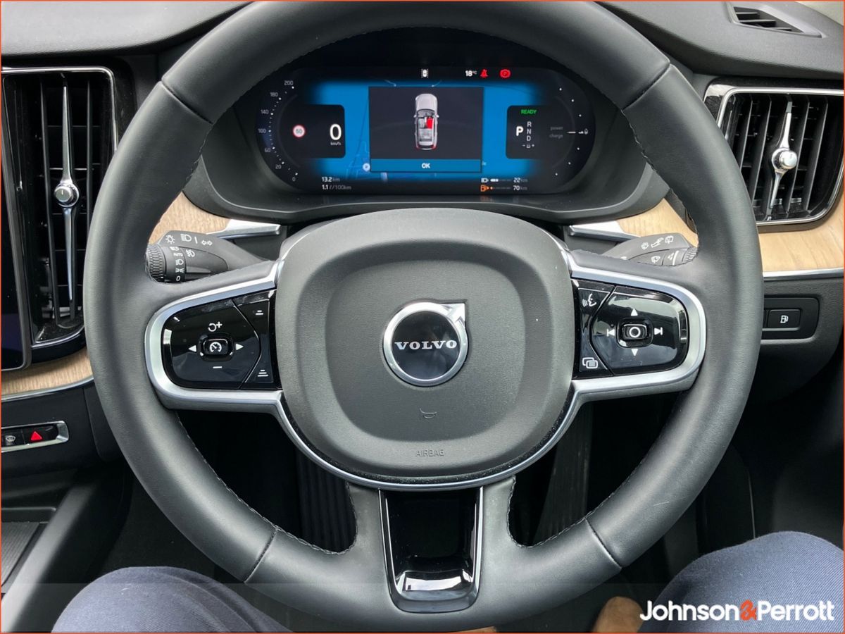 Volvo XC60 T6 350bhp AWD PHEV Plus Dark - Aurora Silver