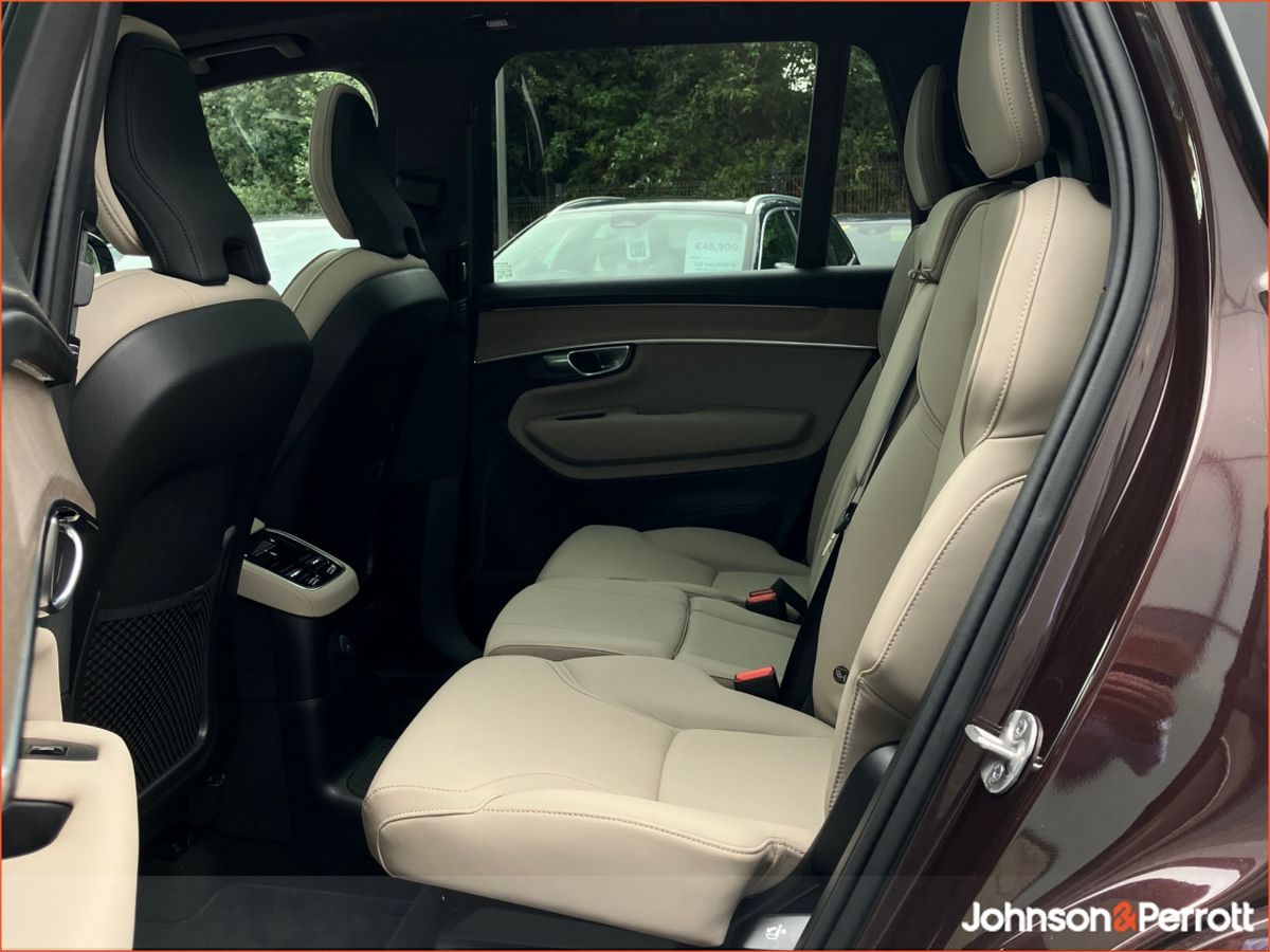 Volvo XC90 T8 455bhp AWD PHEV Plus Dark - Mulberry Red