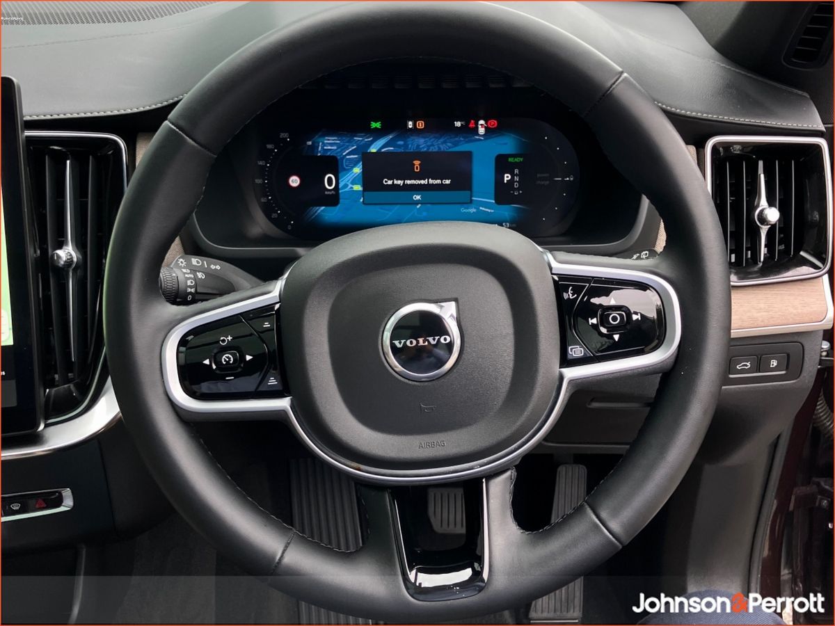 Volvo XC90 T8 455bhp AWD PHEV Plus Dark - Mulberry Red