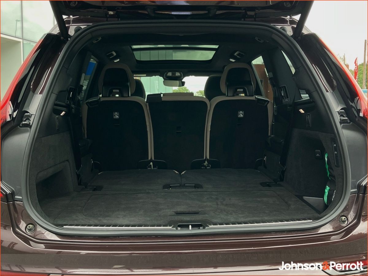 Volvo XC90 T8 455bhp AWD PHEV Plus Dark - Mulberry Red