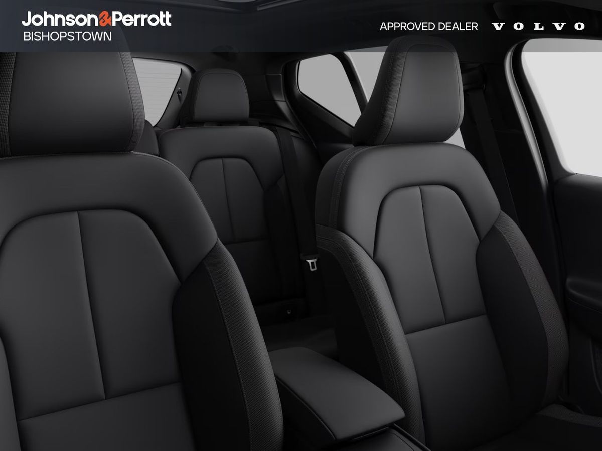 Volvo EX40 P5 Long Range Ultra Pro (82 kWh 252bhp) 