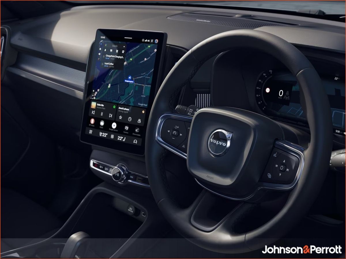 Volvo EX40 P5 Long Range Ultra Pro (82 kWh 252bhp) 