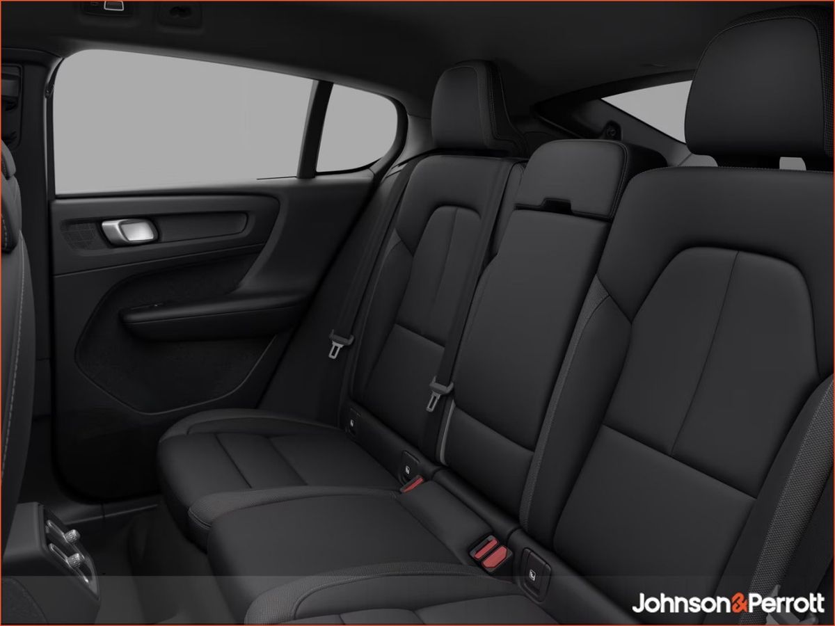 Volvo EC40 P5 Long Range Ultra Pro (82 kWh 252bhp) 