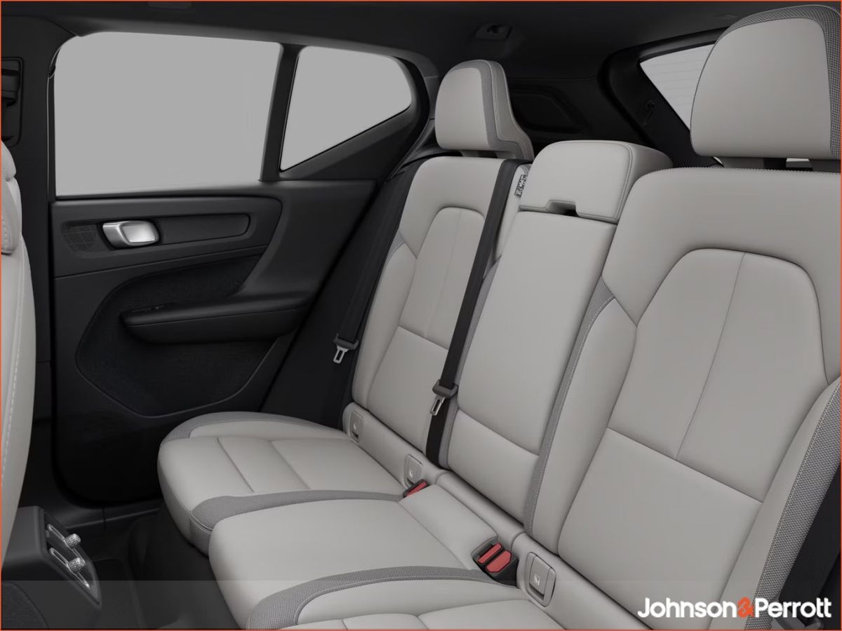 Volvo EX40 P5 Long Range Ultra - (82 kWh 252bhp) 