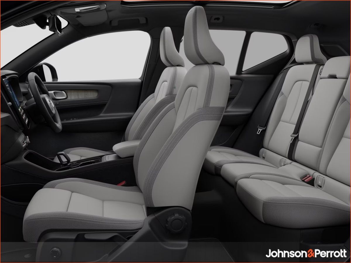 Volvo EX40 P5 Long Range Ultra - (82 kWh 252bhp) 