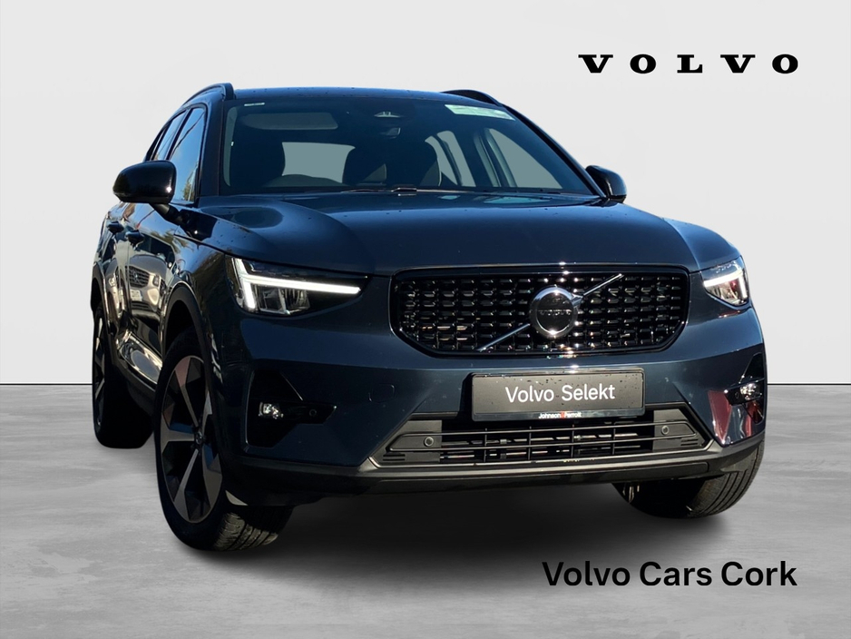 Volvo XC40 B3 163bhp MHEV Plus Dark - Denim Blue