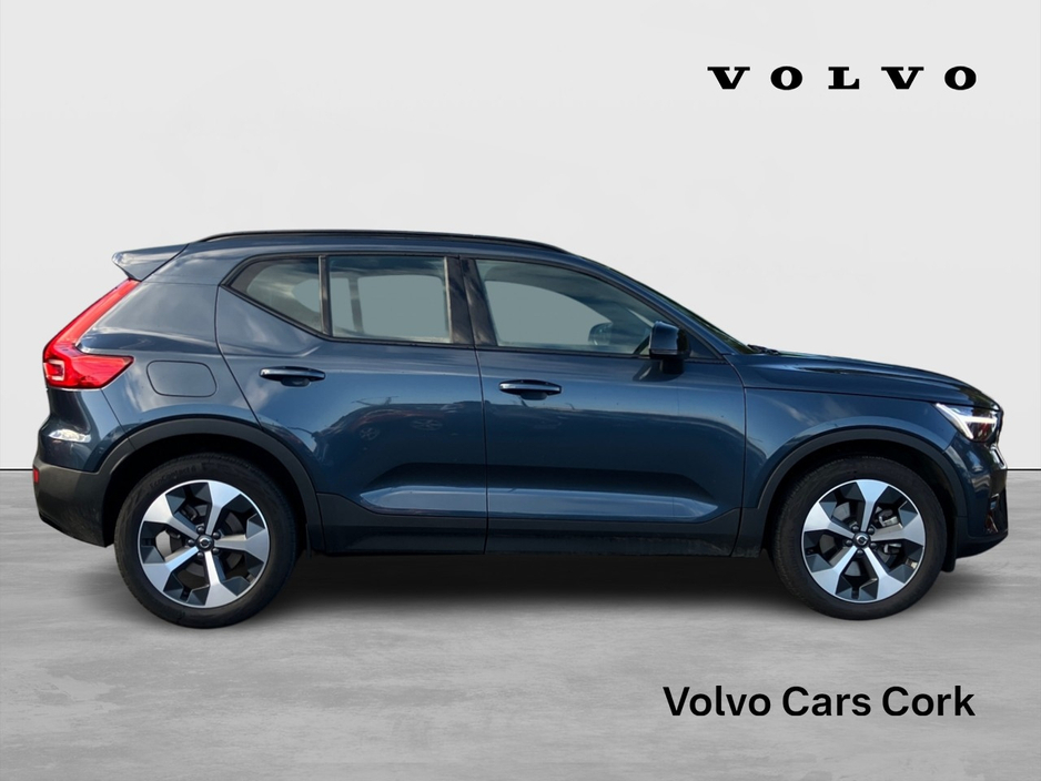 Volvo XC40 B3 163bhp MHEV Plus Dark - Denim Blue