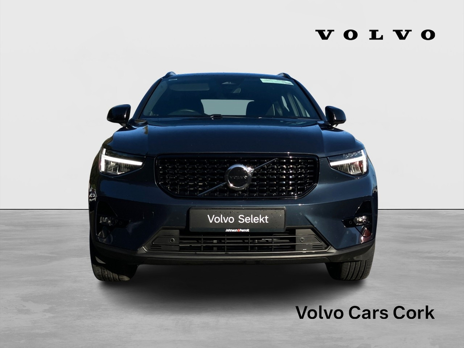 Volvo XC40 B3 163bhp MHEV Plus Dark - Denim Blue