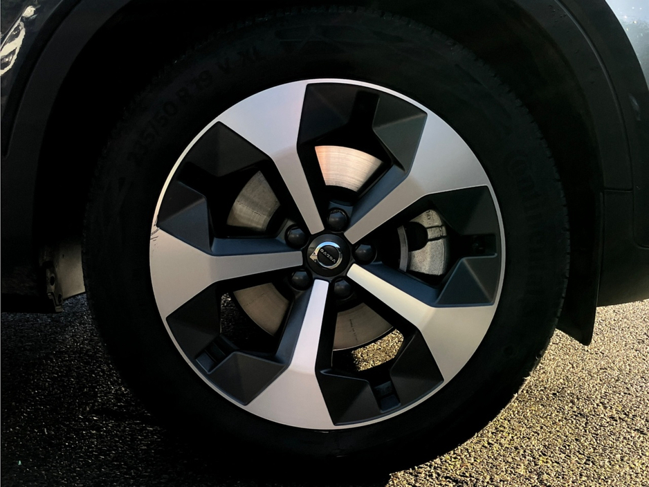 Volvo XC40 B3 163bhp MHEV Plus Dark - Denim Blue